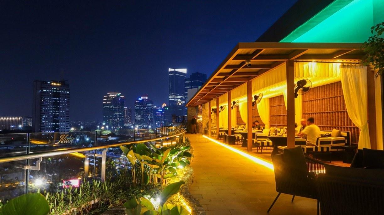 Nube 9 Skylounge & Golf, Indonesia
